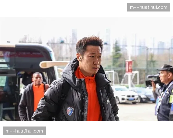 新鹏城升班马对决玉昆，徐新领衔中场压制玄智健